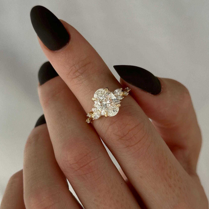 Oval‑Cut Diamond Engagement Ring, Vintage Vine‑Style Gold Women’s Ring