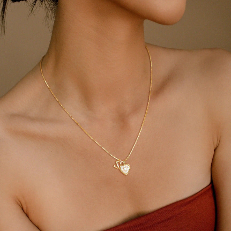 26 Letters Custom Initial Mother-of-Pearl Heart Pendant Necklace, 14K Gold Dainty Personalized Collarbone Jewelry