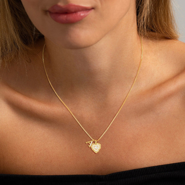 26 Letters Custom Initial Mother-of-Pearl Heart Pendant Necklace, 14K Gold Dainty Personalized Collarbone Jewelry
