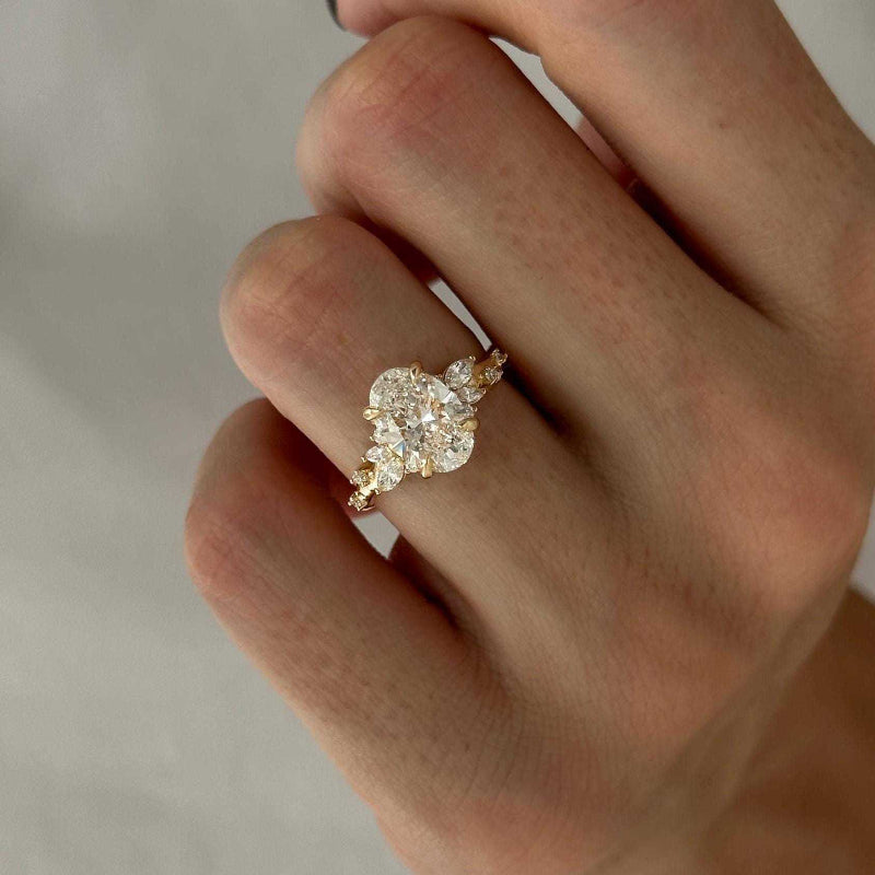 Oval‑Cut Diamond Engagement Ring, Vintage Vine‑Style Gold Women’s Ring