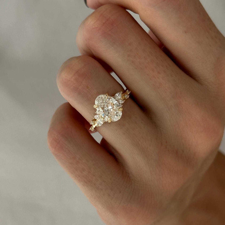 Oval‑Cut Diamond Engagement Ring, Vintage Vine‑Style Gold Women’s Ring