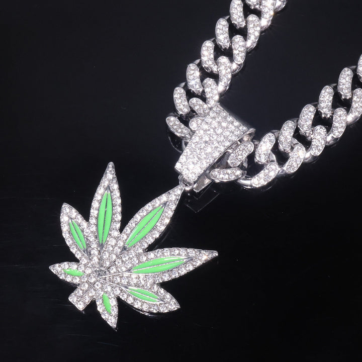 Trendy hip-hop rhinestone-studded maple leaf pendant necklace; a stylish, affordable luxury Cuban chain