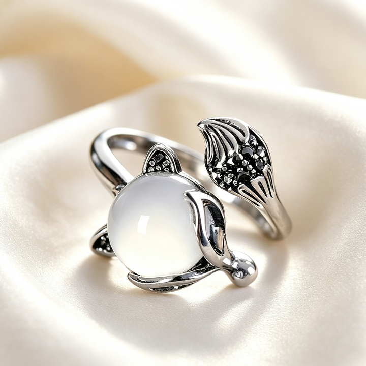 Vintage Open‑Adjustable Animal Statement Ring, Two‑Style Sculpted Ring With Round Gemstone Inlay