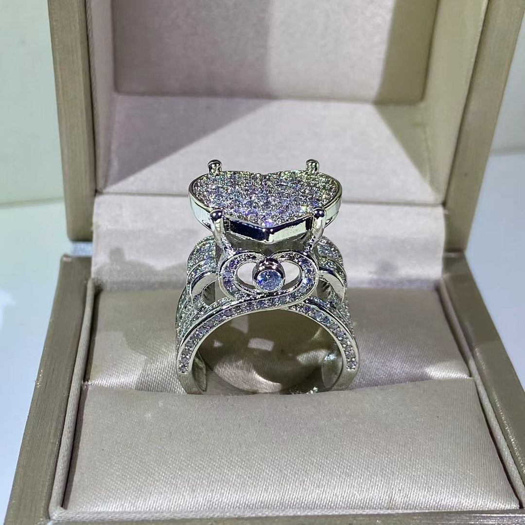 Stunning Heart Design Statement Ring, Eye-catching Sparkling Style for Women