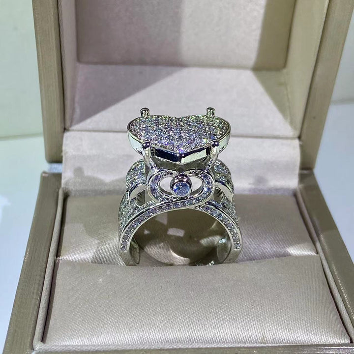 Stunning Heart Design Statement Ring, Eye-catching Sparkling Style for Women
