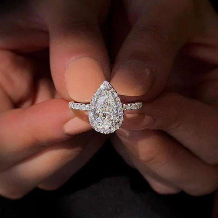 Creative Sparkling Pear-Cut Diamond Ring, Perfect for Women Gifting and Daily Wear