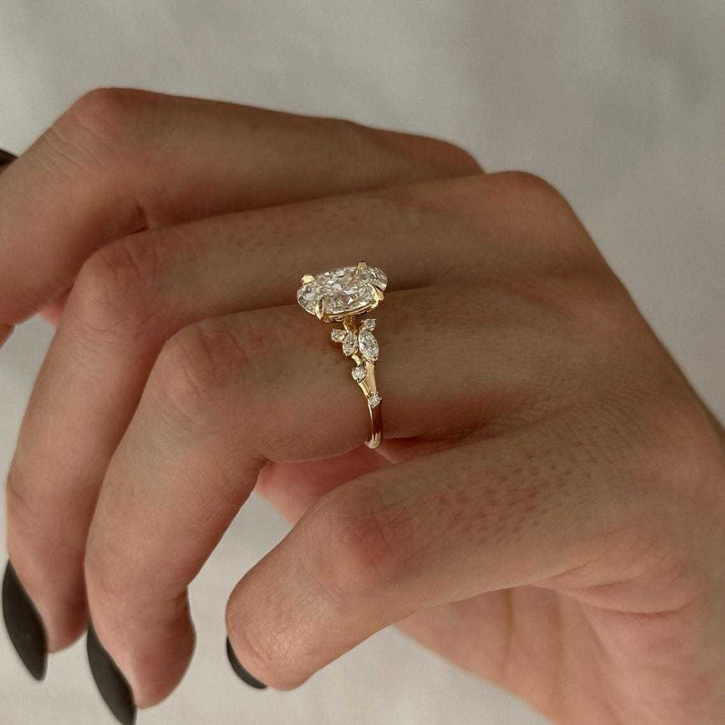 Oval‑Cut Diamond Engagement Ring, Vintage Vine‑Style Gold Women’s Ring