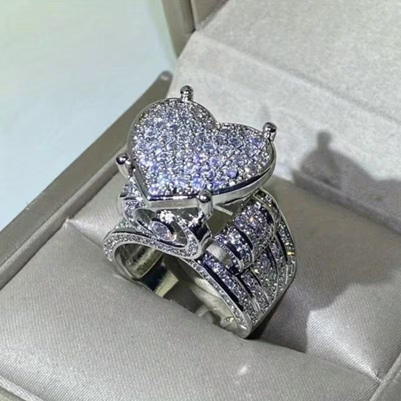 Stunning Heart Design Statement Ring, Eye-catching Sparkling Style for Women
