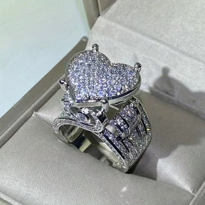 Stunning Heart Design Statement Ring, Eye-catching Sparkling Style for Women