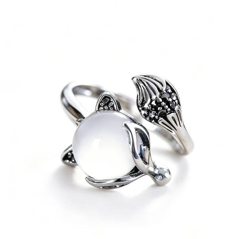 Vintage Open‑Adjustable Animal Statement Ring, Two‑Style Sculpted Ring With Round Gemstone Inlay