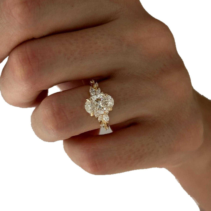 Oval‑Cut Diamond Engagement Ring, Vintage Vine‑Style Gold Women’s Ring