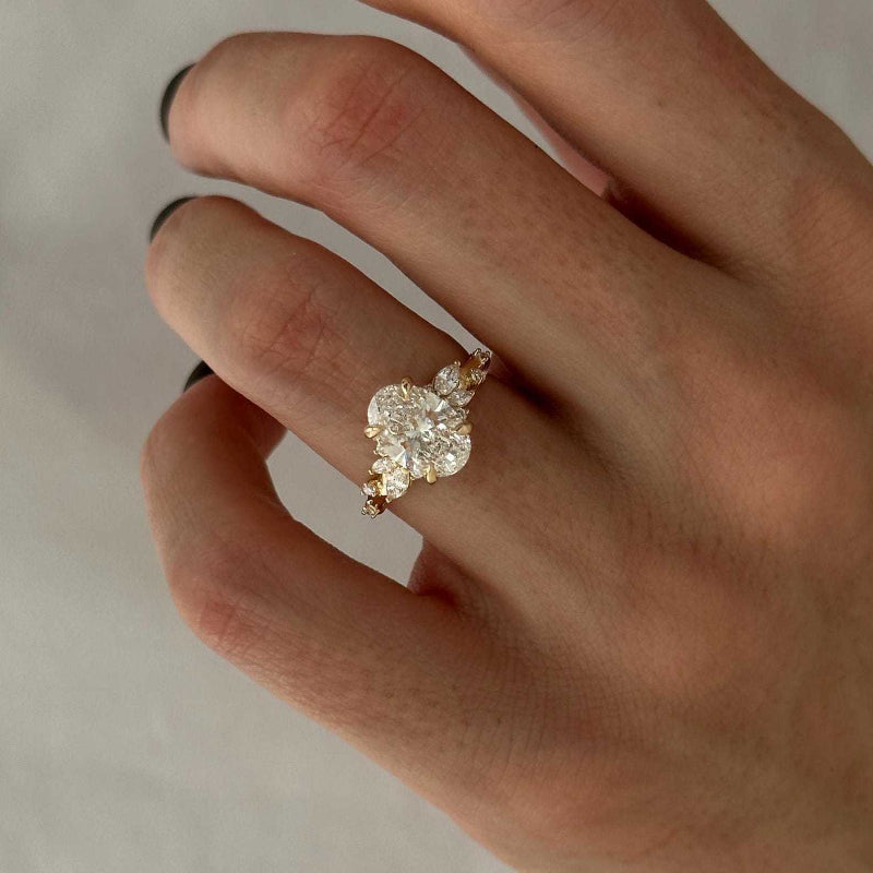 Oval‑Cut Diamond Engagement Ring, Vintage Vine‑Style Gold Women’s Ring