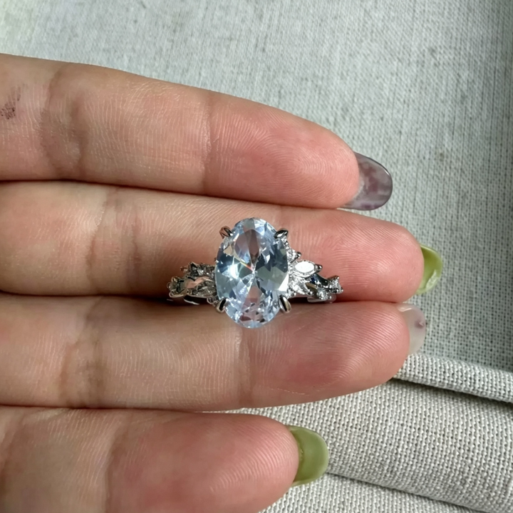 Oval‑Cut Diamond Engagement Ring, Vintage Vine‑Style Gold Women’s Ring