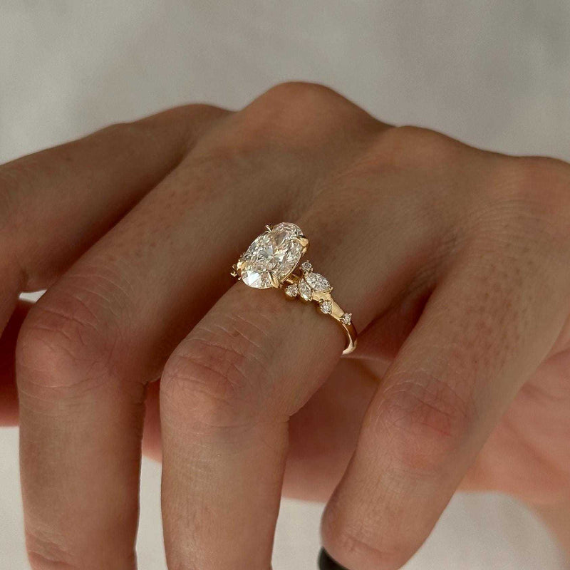 Oval‑Cut Diamond Engagement Ring, Vintage Vine‑Style Gold Women’s Ring