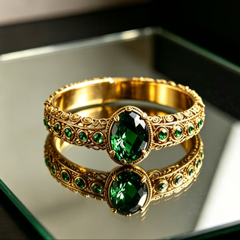 Vintage Filigree Round Green Gem Solid Band Ring, Distinctive Court-Style Ring