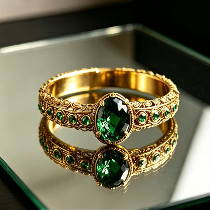 Vintage Filigree Round Green Gem Solid Band Ring, Distinctive Court-Style Ring